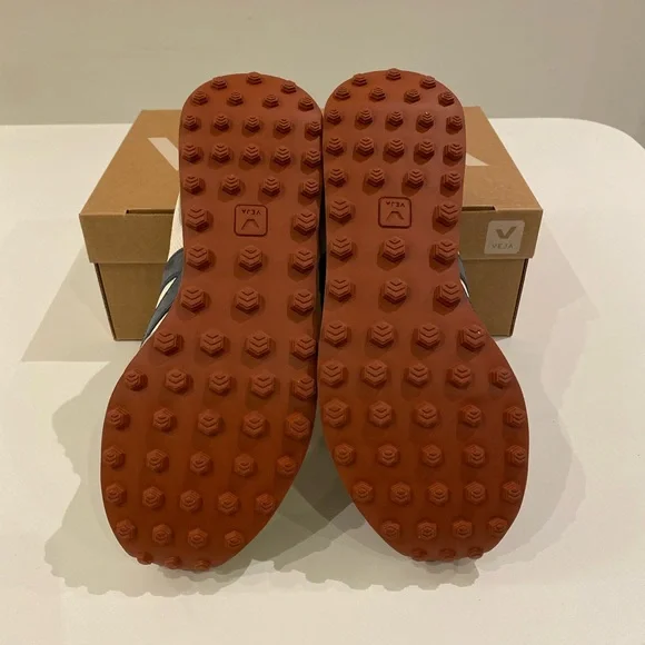 Veja Rio Branco Alveomesh Sneaker in Gravel/Nautico sz 38EU/7US New in Box - Picture 6 of 7